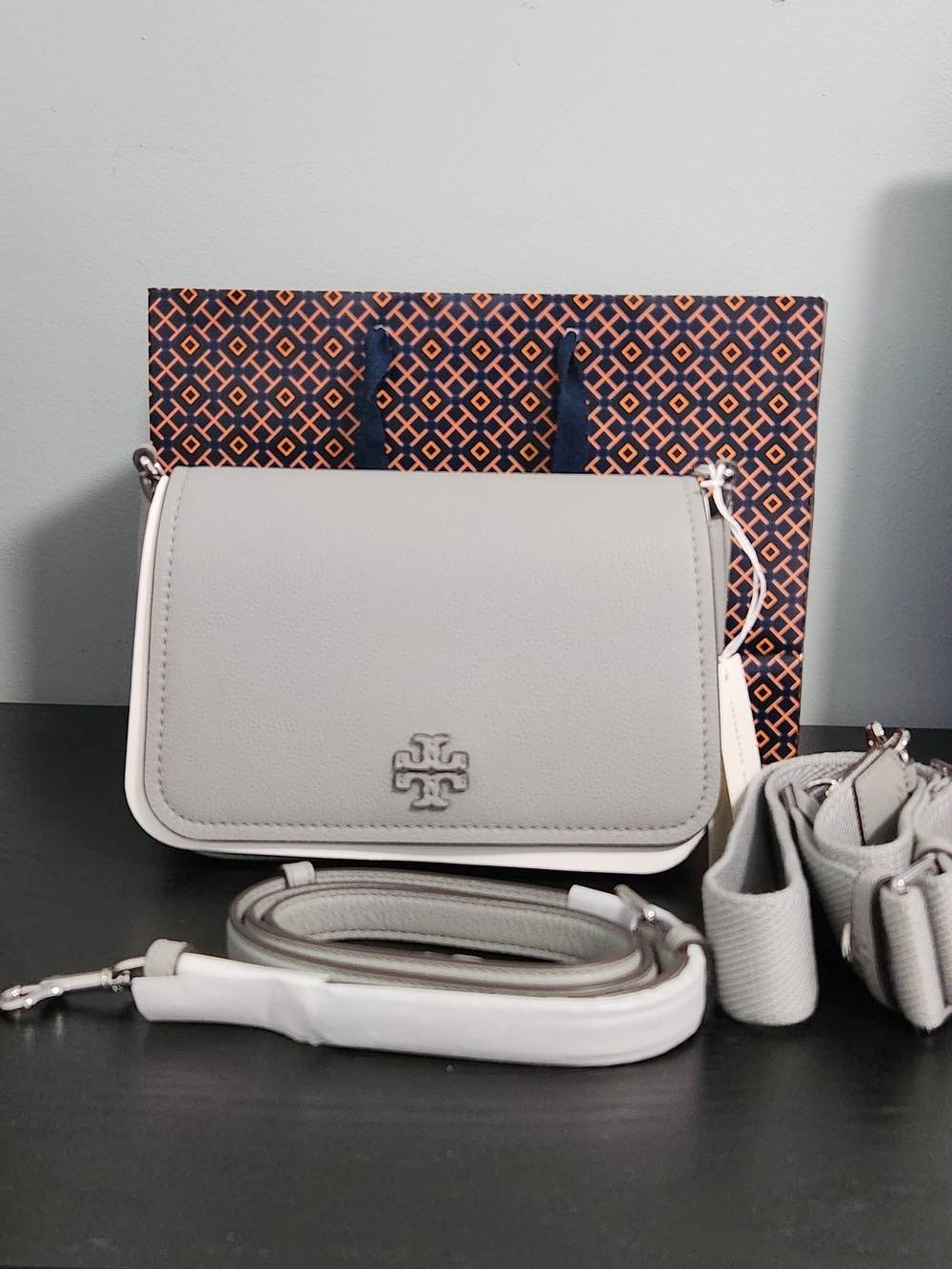 NWT Tory Burch Light Gray Leather Flap Crossbody Bag - Picture 1 of 3